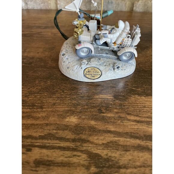 Hallmark Other - HALLMARK KEEPSAKE ORNAMENT LUNAR ROVER SPACE MOON FLICKERING LIGHT NIB 1999